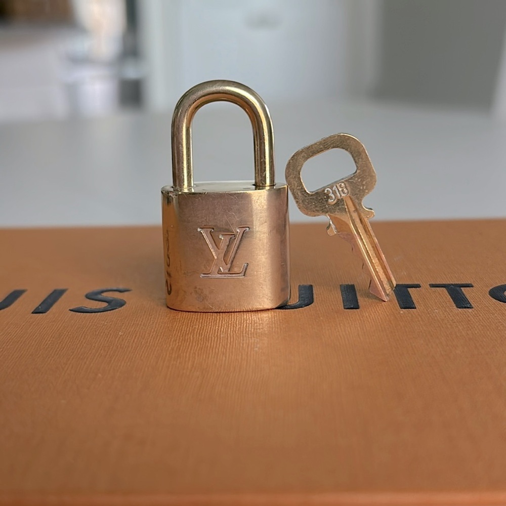 Louis Vuitton #318 LV Lock & Key 🔐